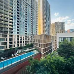 Haymarket Prime Location Modern 2-Bed